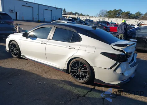 2022 Toyota Camry Trd z USA, uszkodzony, nr VIN 4T1KZ1AK4NU071623